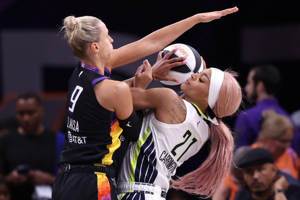 Kitija Laksa #9 of the Phoenix Mercury pressures DiJonai Carrington #21 of the Dallas Wings