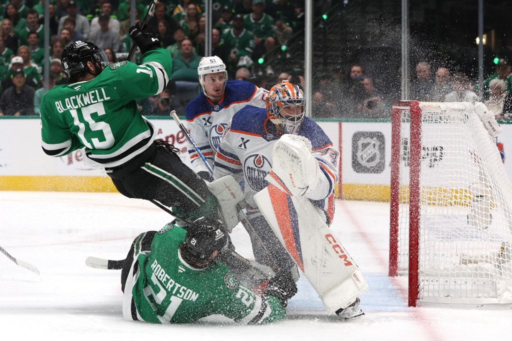 Dallas Stars collide with Stuart Skinner